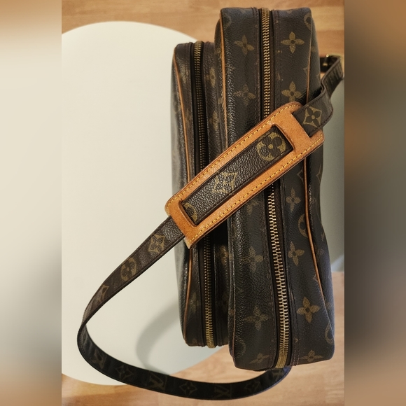 LV Nile Messenger Bag - Picture 10 of 11